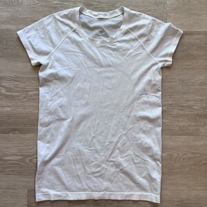 Lululemon Women's Swiftly Tech Short Sleeve White-Size 8